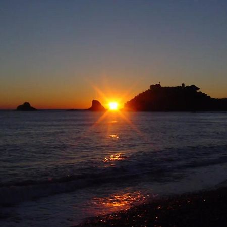 Apartamento En La Playa Con Vistas De Ensueno Almunecar Bagian luar foto