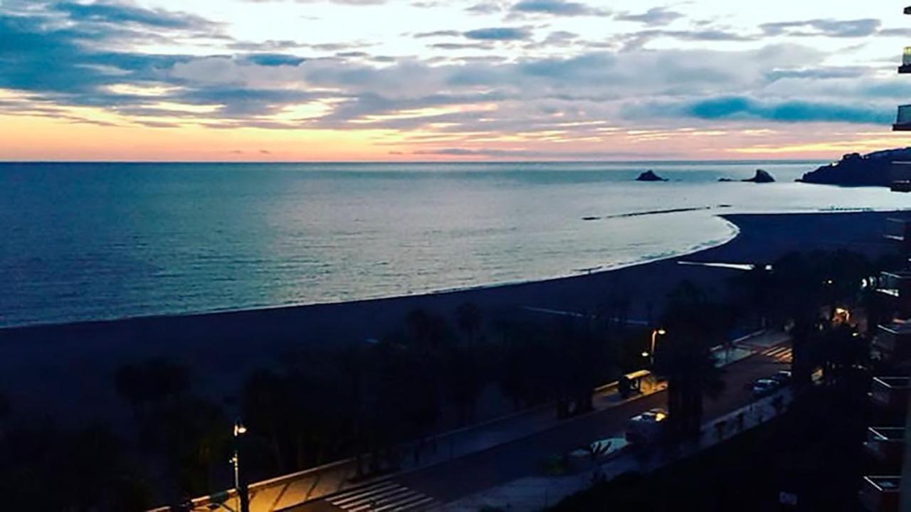 Apartamento En La Playa Con Vistas De Ensueno Almunecar Bagian luar foto